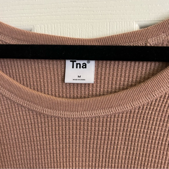 Aritzia TNA Dusty Mauve Pink Waffle Knit Long Sleeve Tee - Picture 4 of 4